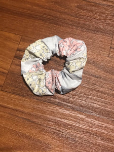 Flowers scrunchie